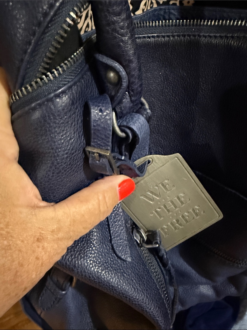Free people We The Free Navy Leather Tote Bag - Classic Handbag like new - Picture 2 of 8
